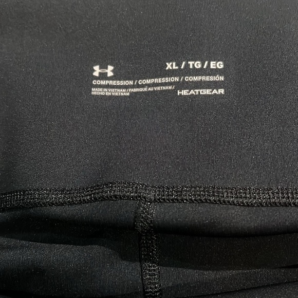 Under Armour UA Qualifier Speedpocket Roadside Runway Crop - Picture 6 of 8